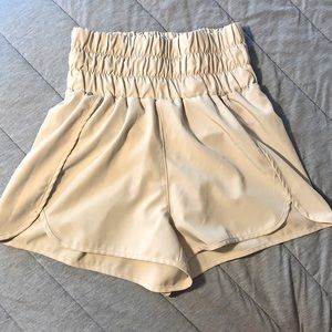 New In active stretch shorts size Small